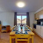 Modern With Balcony Apartament *